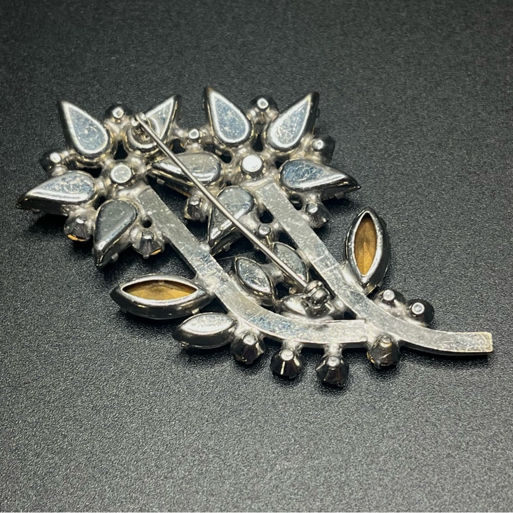 Vintage clear rhinestone floral spray brooch silver tone statement pin - Picture 4 of 4